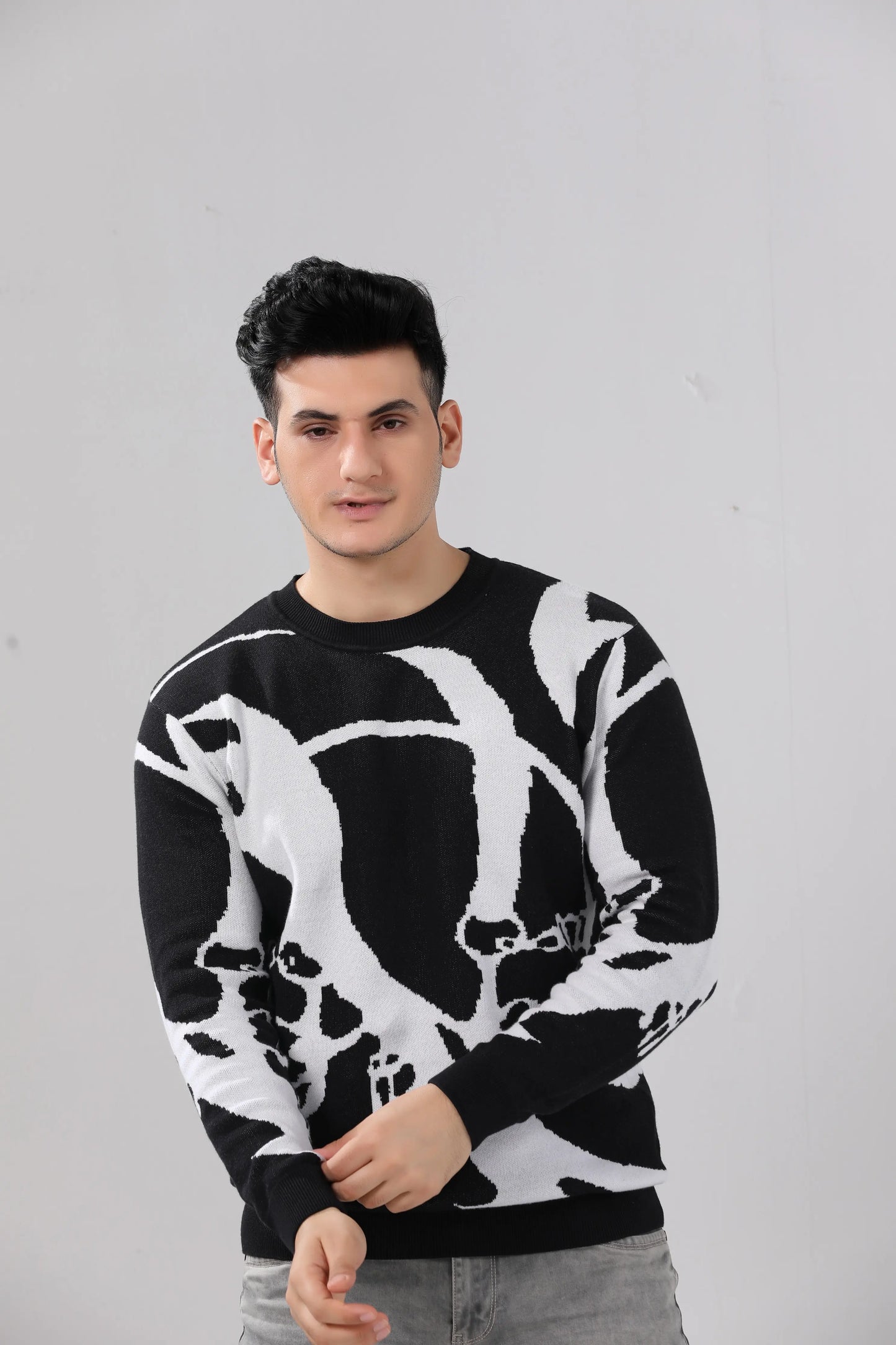 Men's Black & White Abstract Graphic Sweater